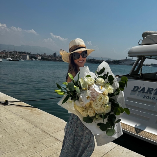 Bringing Fresh Elegance Aboard – Flowers for Yachts by Florist Mis